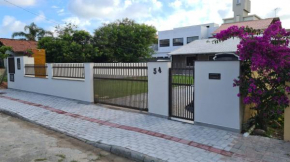 Bombinhas Canto Grande - Casa 5 Pax - Cod 339